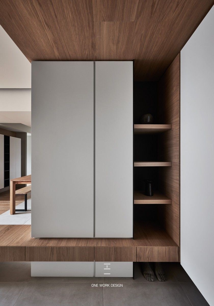 Шкаф купе с книжными полками