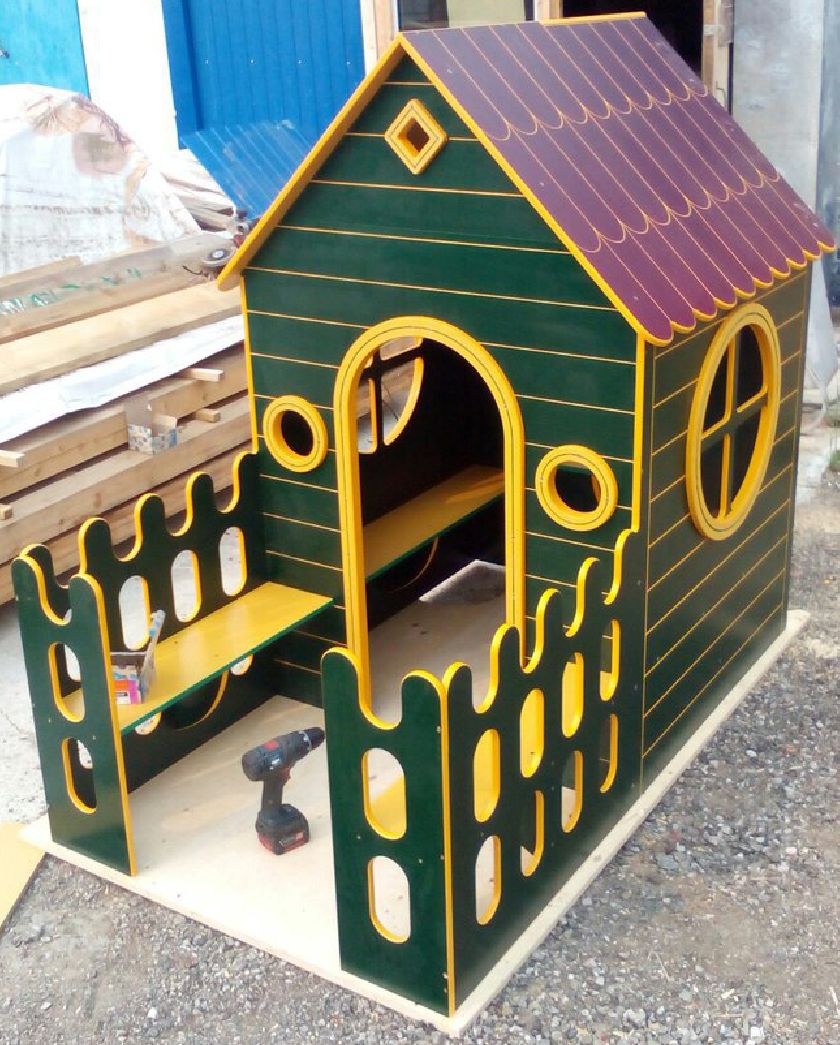 Детский деревянный домик