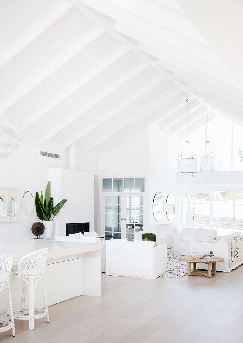 Белый интерьер дома