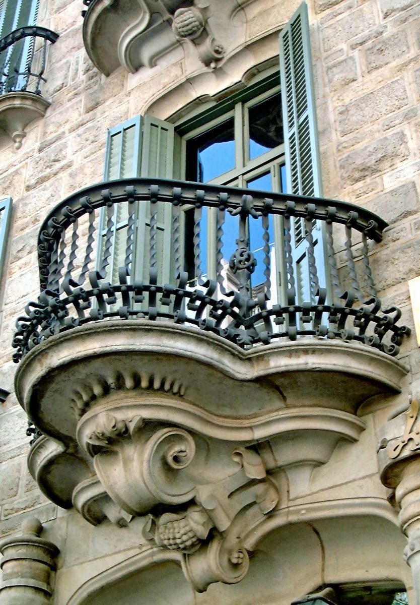 Французский балкон Гауди