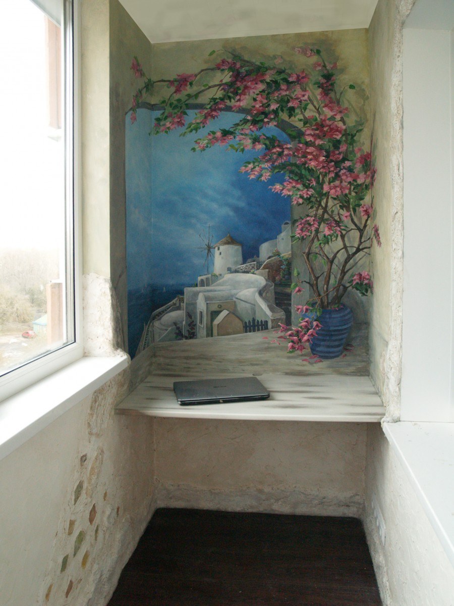 Рисунок на стене в лоджии