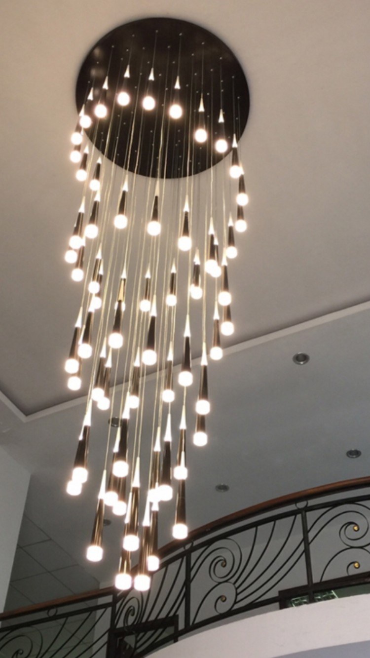 Люстра на лестничный пролет