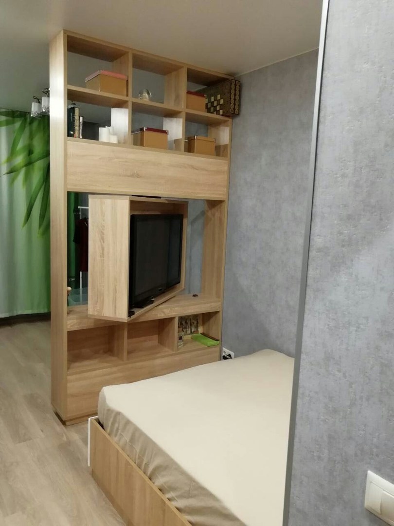 Шкаф перегородка с телевизором