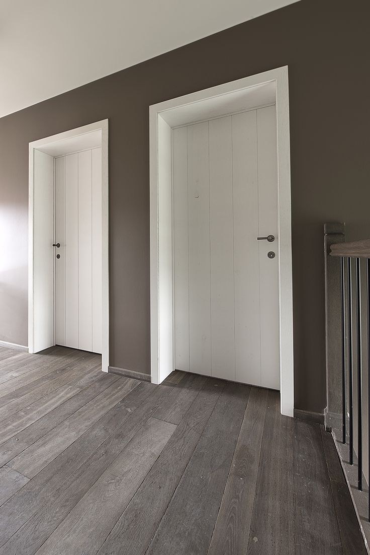 Двери в скандинавском стиле в интерьере белые
