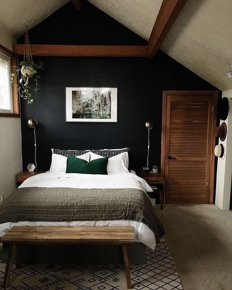 Мансардная спальня на даче