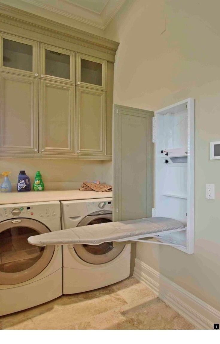 Хранение гладильной доски в гардеробной