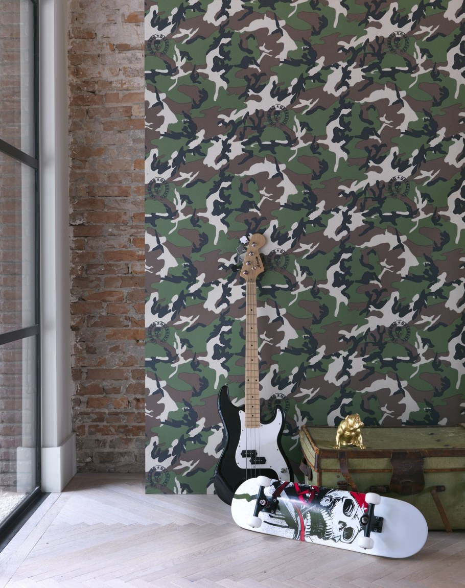 Стена в стиле милитари