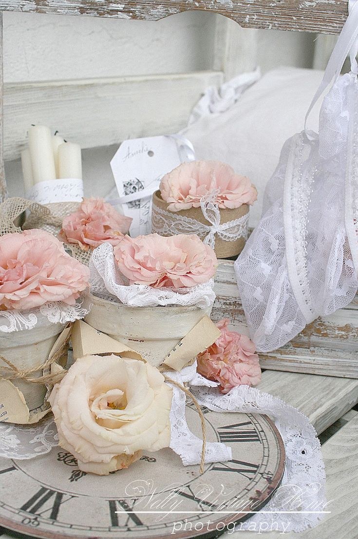 Цветы и свечи в стиле шебби Шик