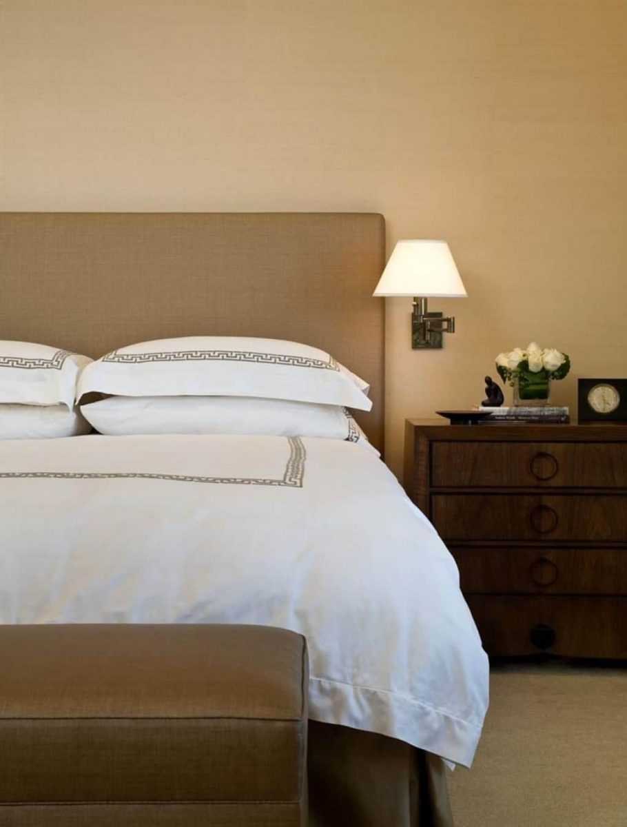 Зеркала в интерьере спальни