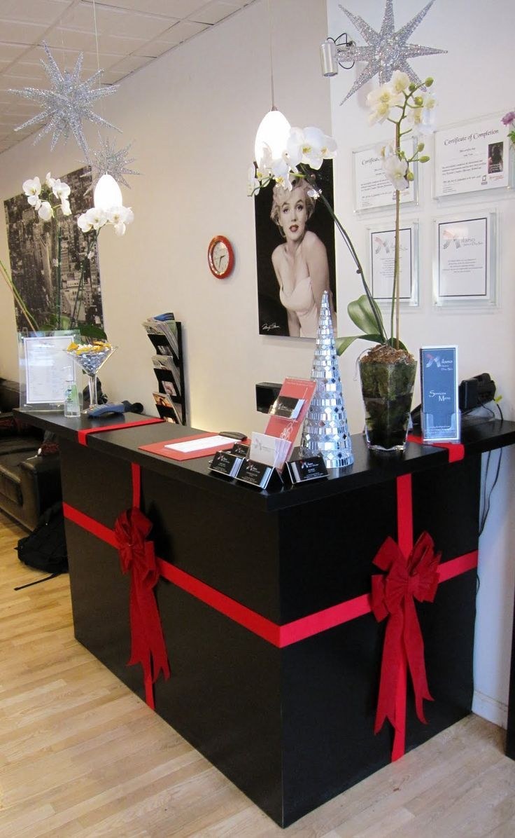 Новогодний декор салона красоты