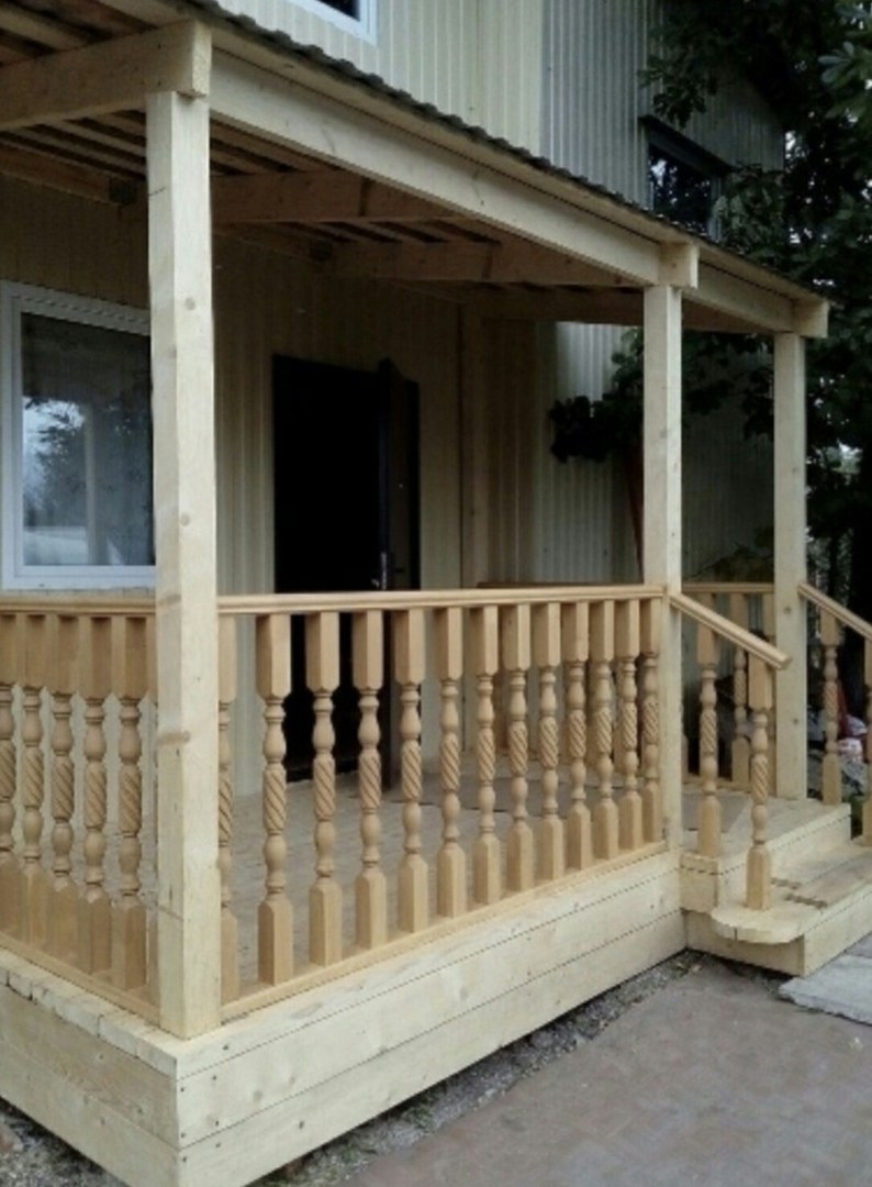Веранда с балясинами