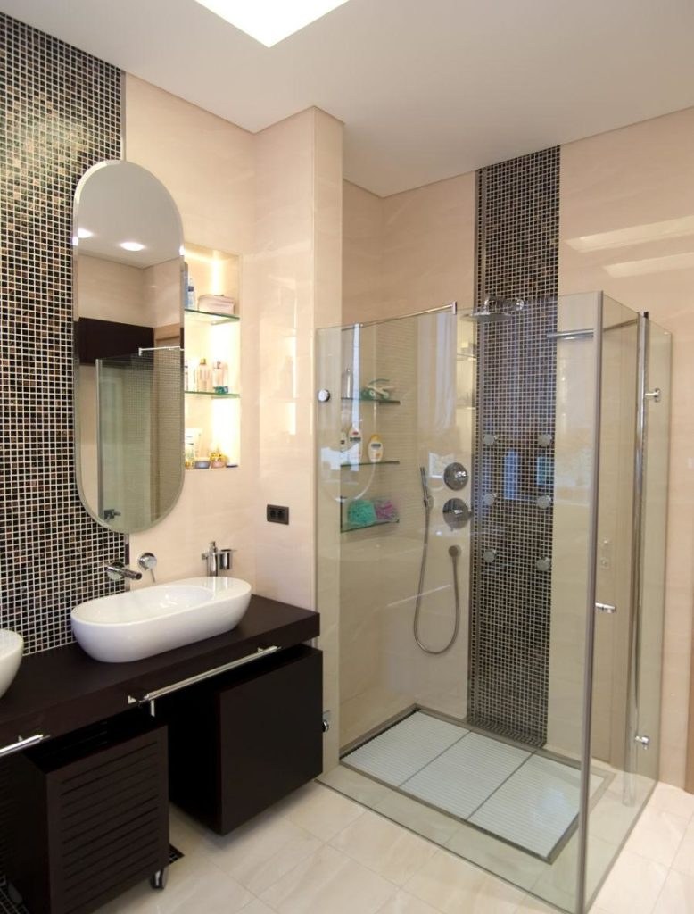 Ванная комната с душевой кабиной