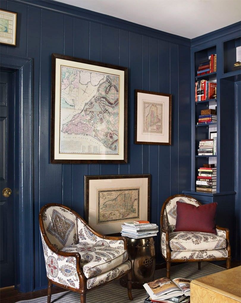Кабинет с синими стенами