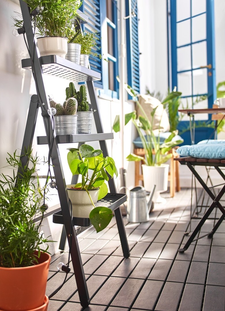 Ступенчатые стеллажи для цветов