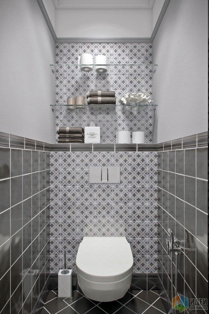 Маленький туалет в светлых тонах