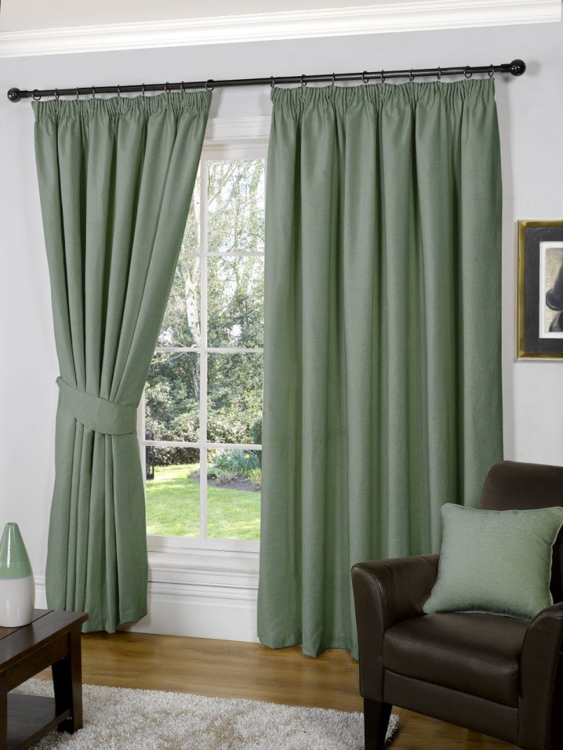 Шторы в интерьере 2021