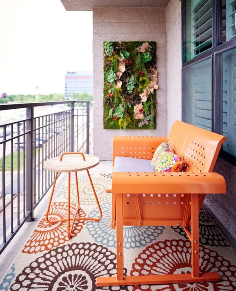 Не застекоенный балкон