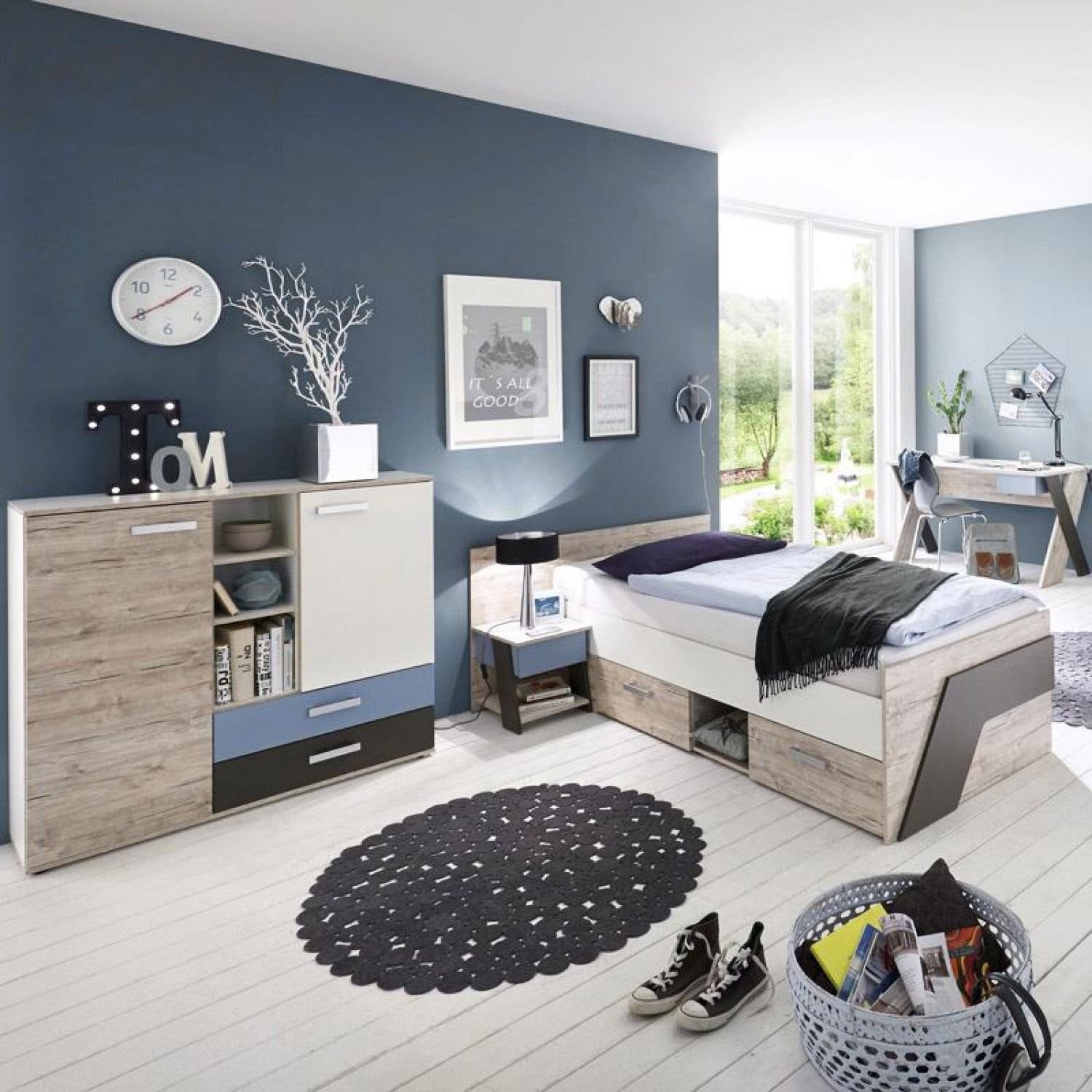 мебель для детской комнаты с серыми обоями для мальчика