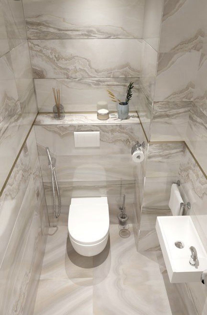 Мрамор в маленькой ванной