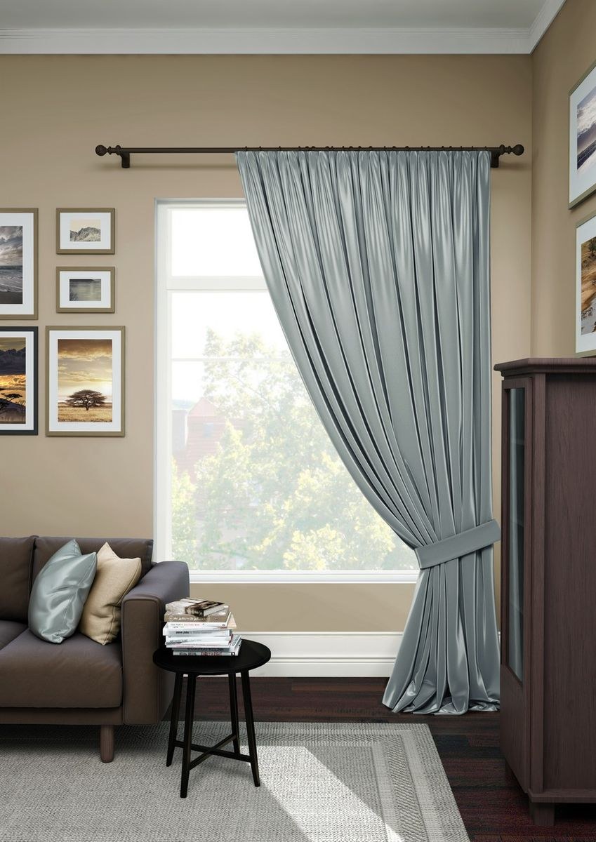 Бежевые шторы в гостиной