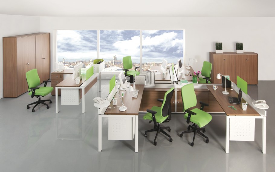 Расстановка столов в офисном помещении