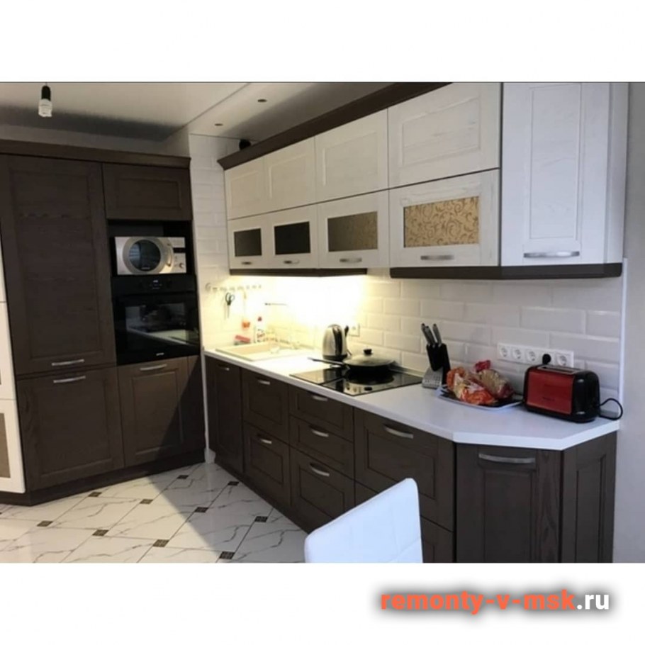 Светлая угловая кухня