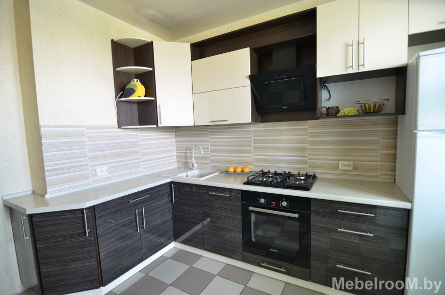 Кухонный гарнитур со встроенной техникой