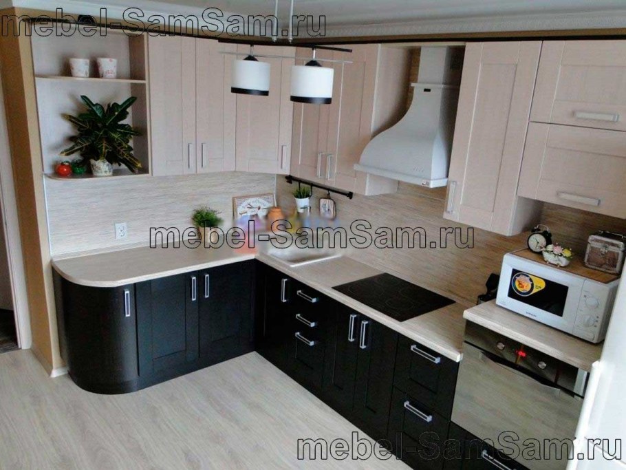 Кухни с темным низом