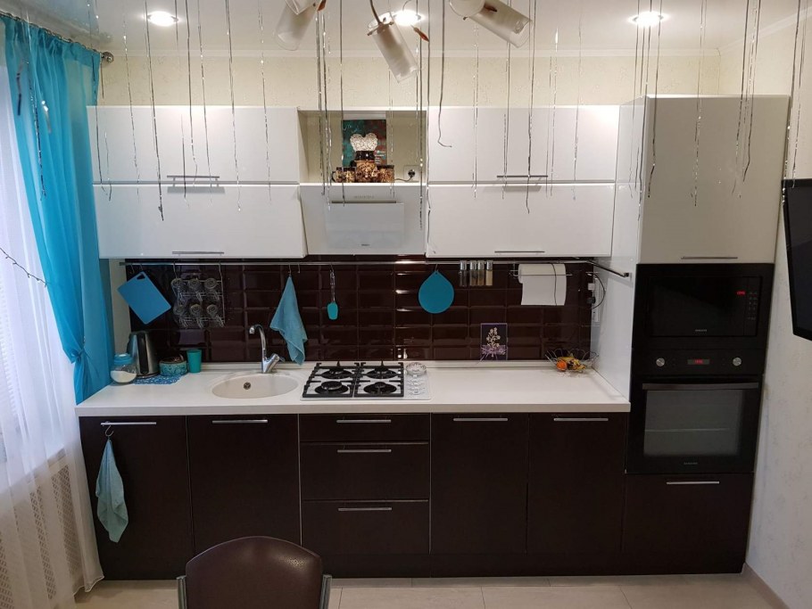 Кухонный гарнитур белый верх коричневый низ