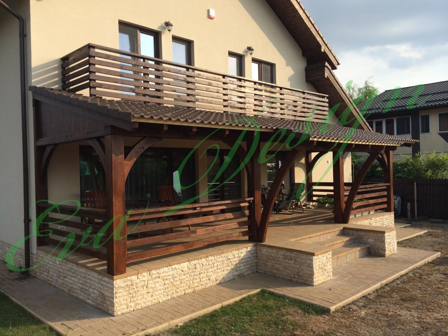 Открытая веранда на даче перила