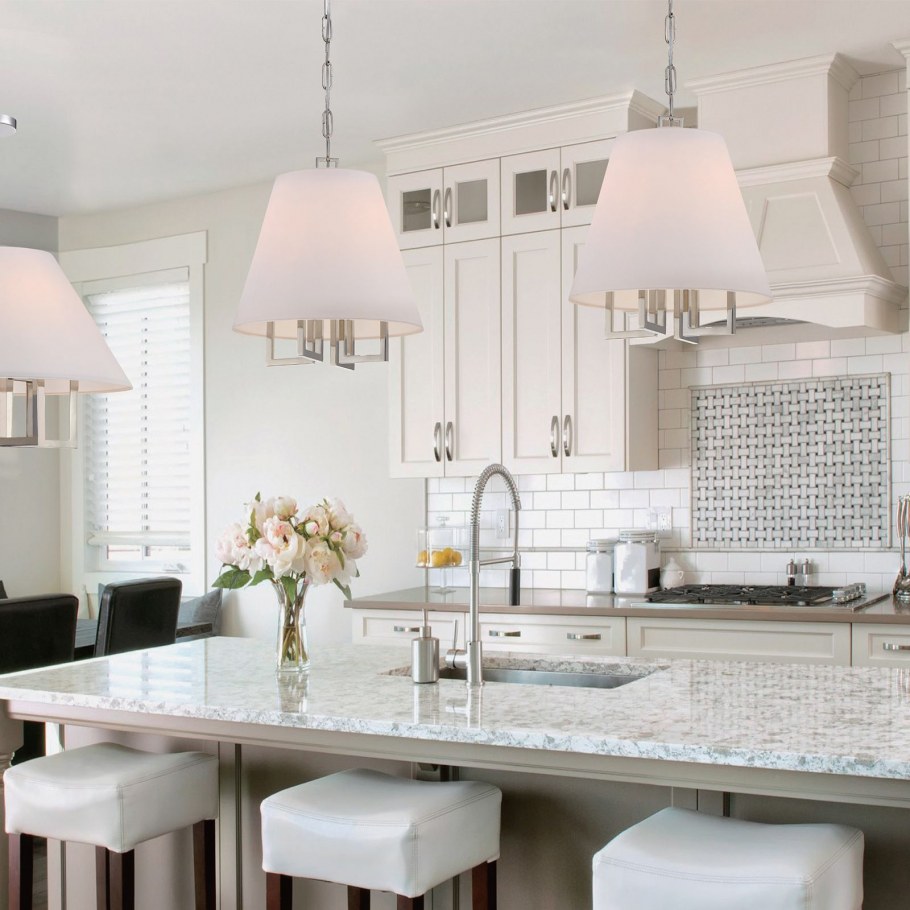 Люстра над кухонным столом