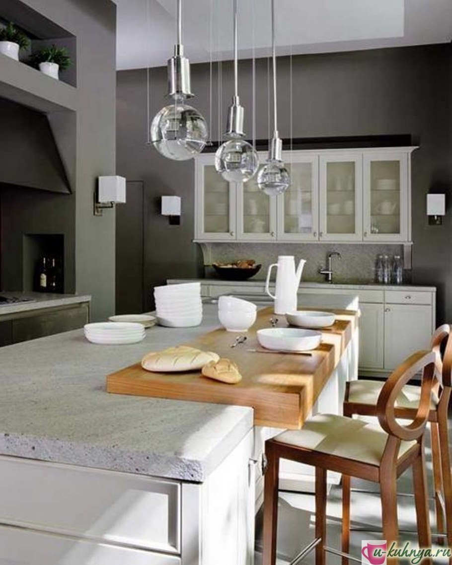 Люстра над столом на кухне