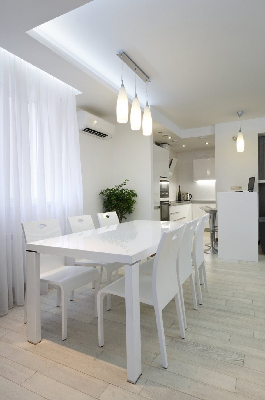 Светильник над обеденной зоной