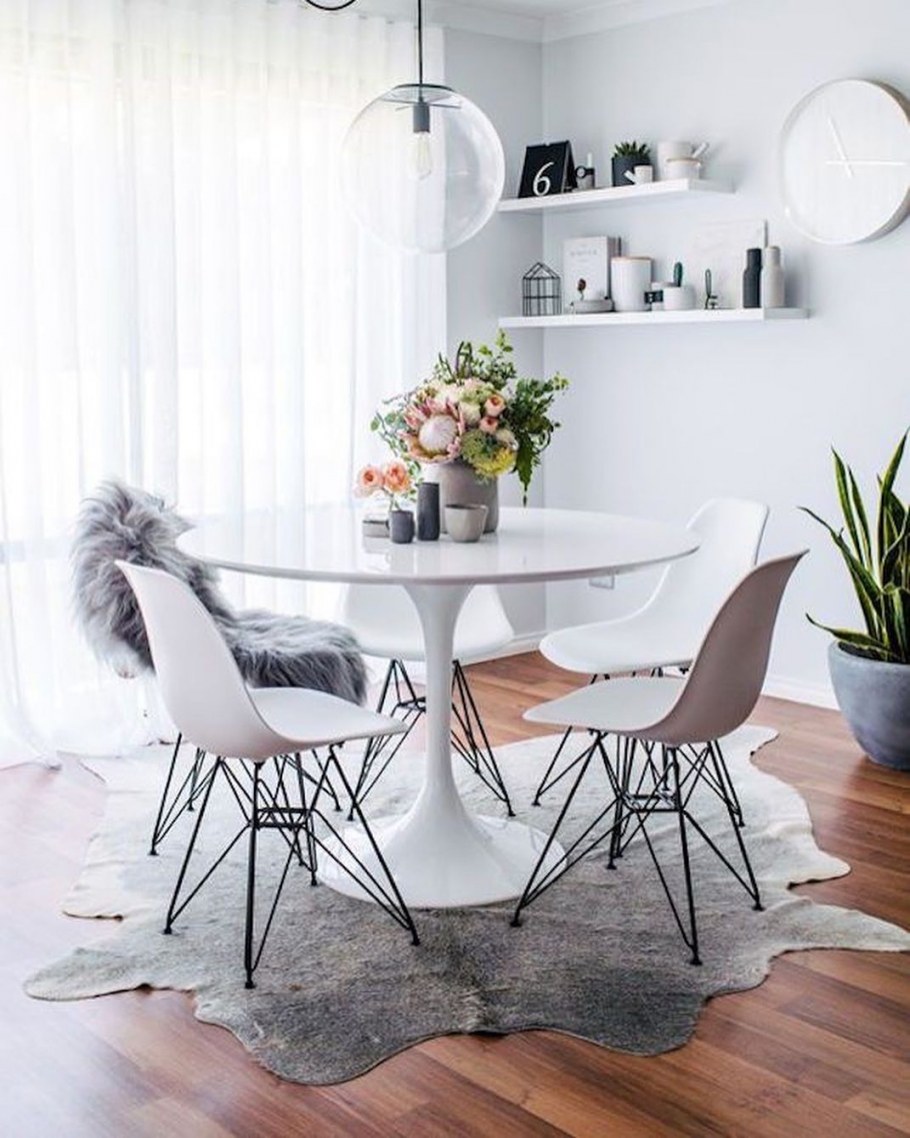 Круглый стол в скандинавском интерьере