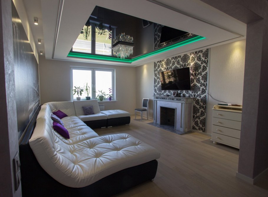 Натяжной потолок гостиная 2021