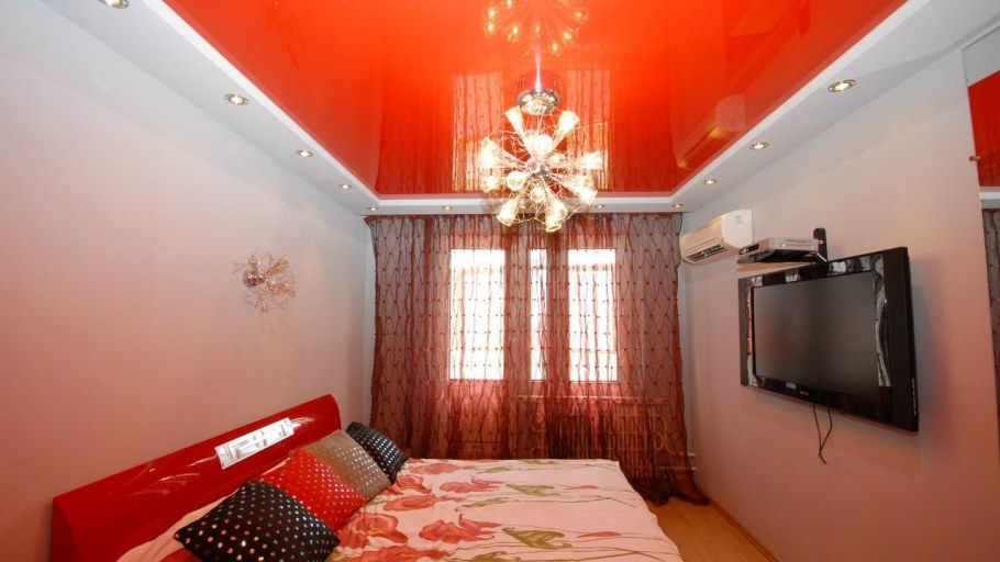 Потолок в маленькой гостиной