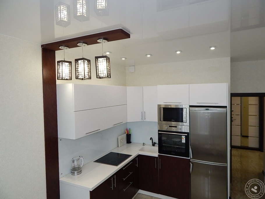 Натяжной потолок гостиная 18 кв м