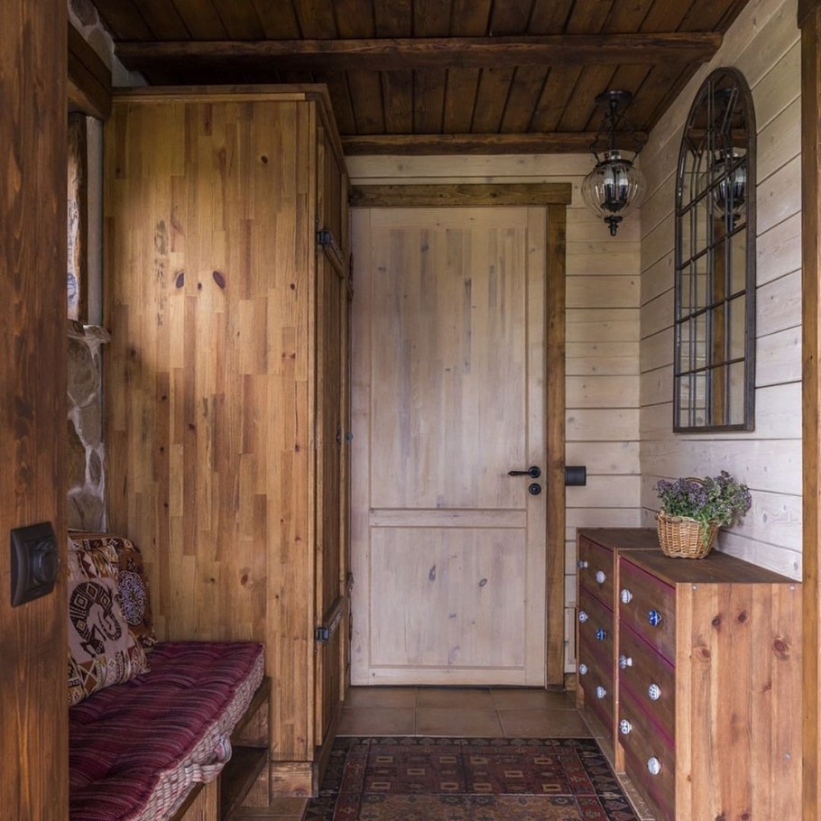 Прихожая в деревенском доме