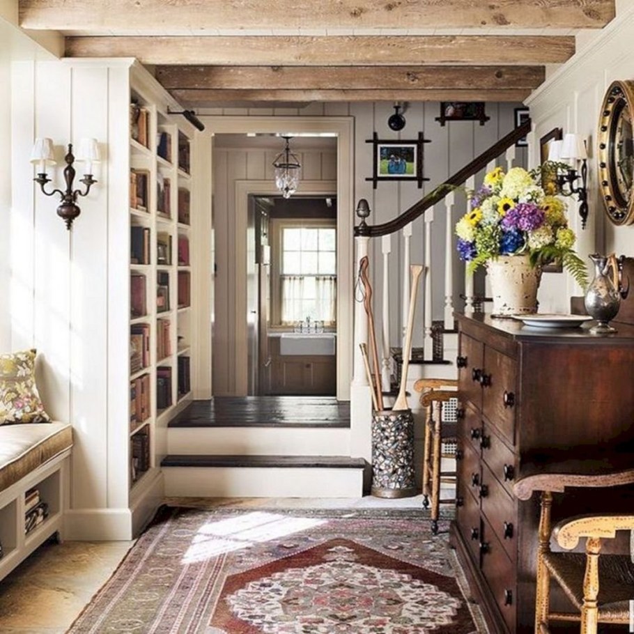 Прихожая в стиле Кантри