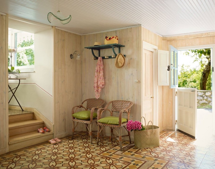 Кухня в коридоре на даче