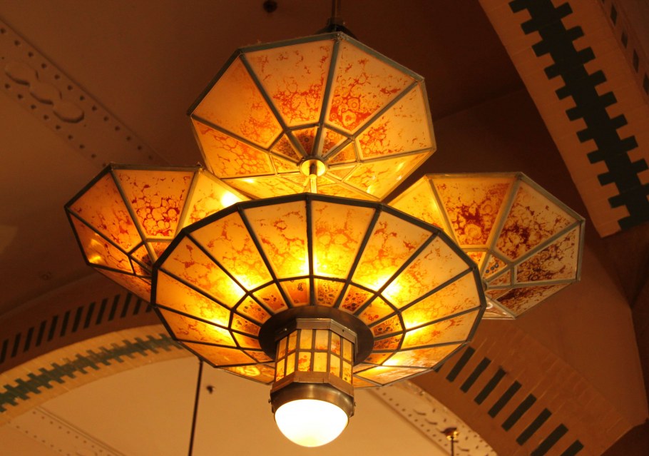 Люстра сделанная в Китае а02