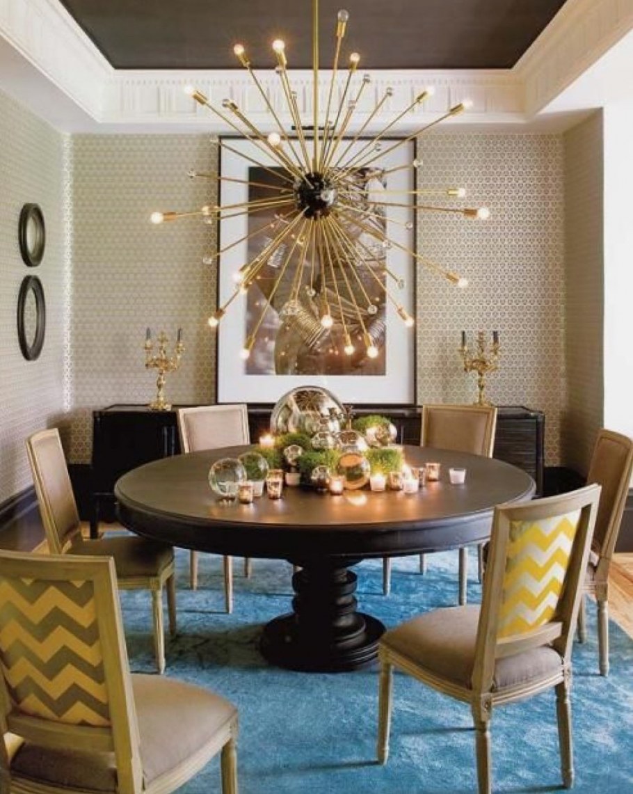 Люстра над круглым столом