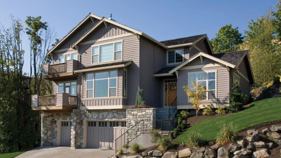 Дом на склоне с гаражом