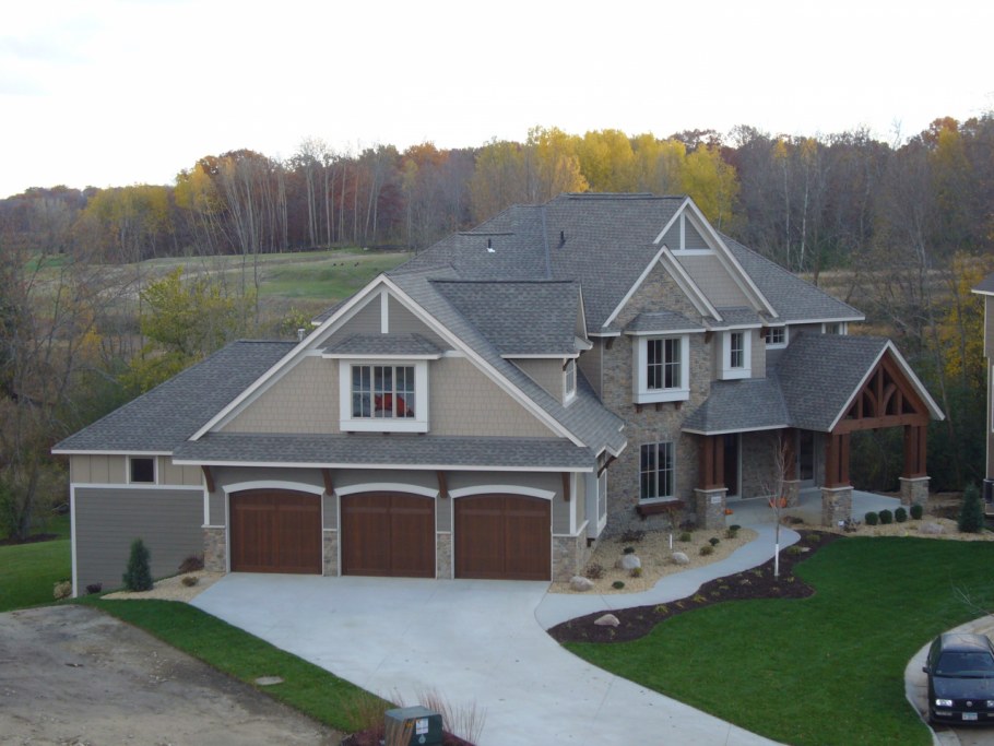 Большой дом с гаражом