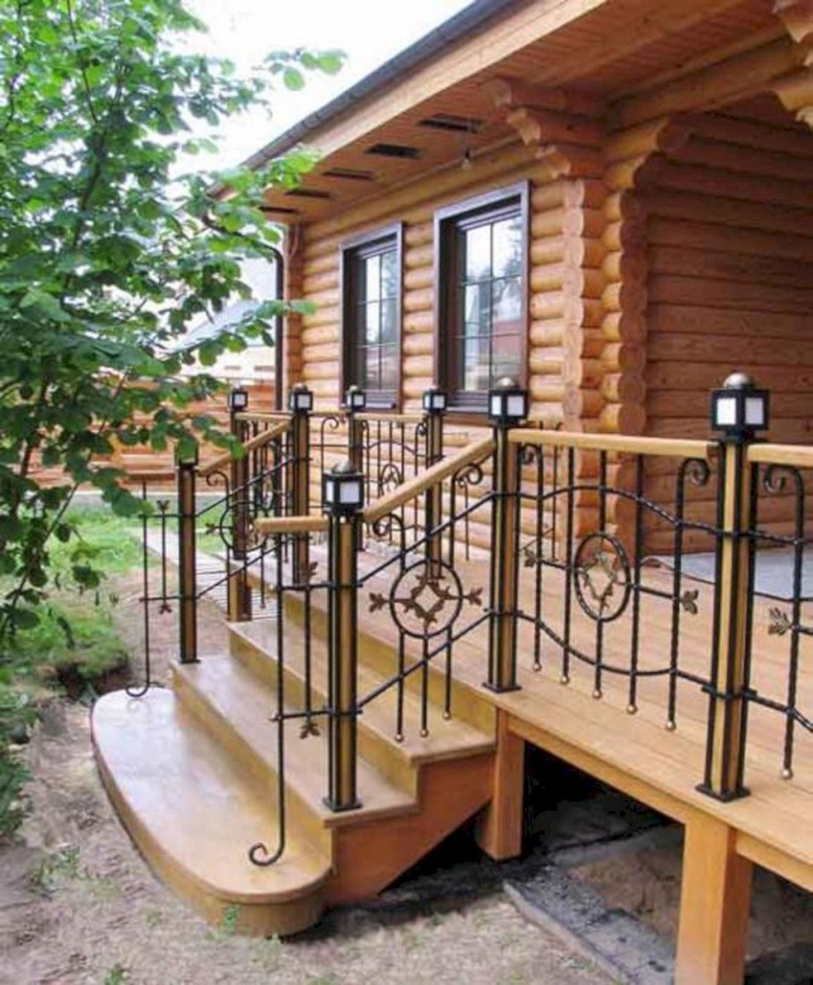 Красивые деревянные перила для крыльца