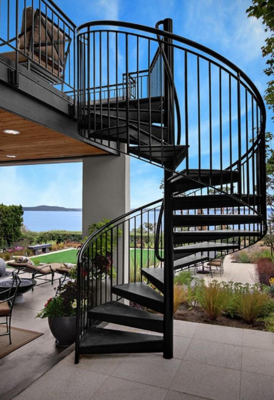 Металлическая лестница