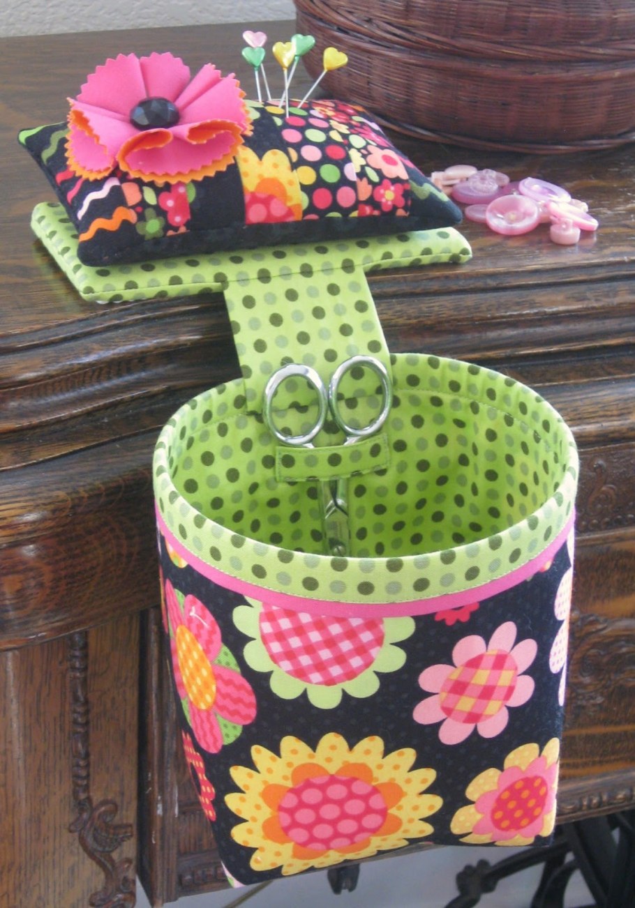 Органайзер из жестяных банок