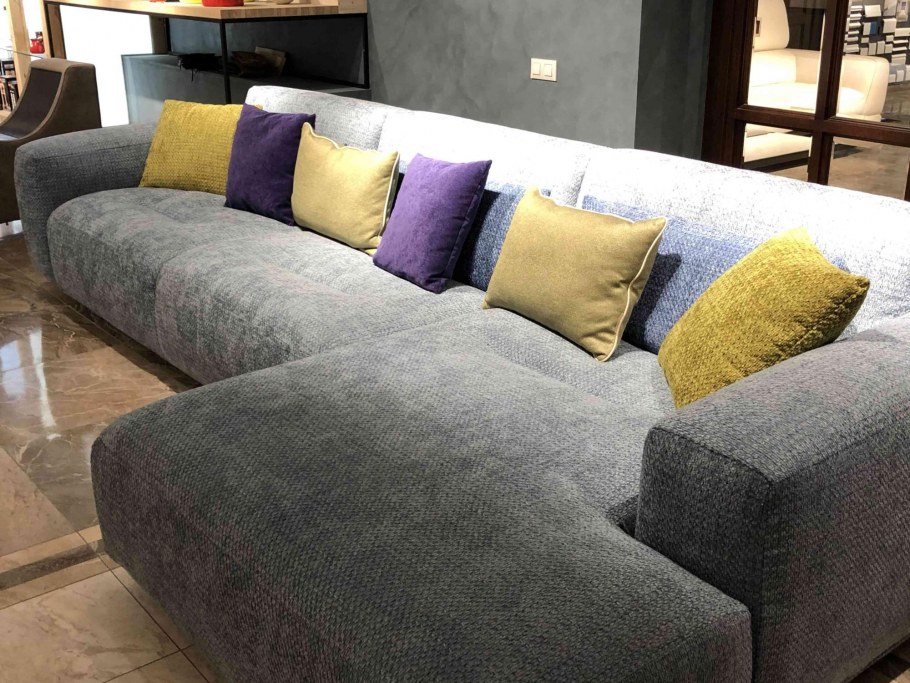 Диван шоколадного цвета