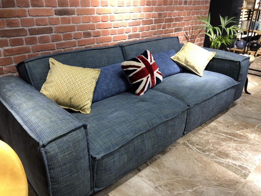 Диван с оттоманкой в скандинавском стиле