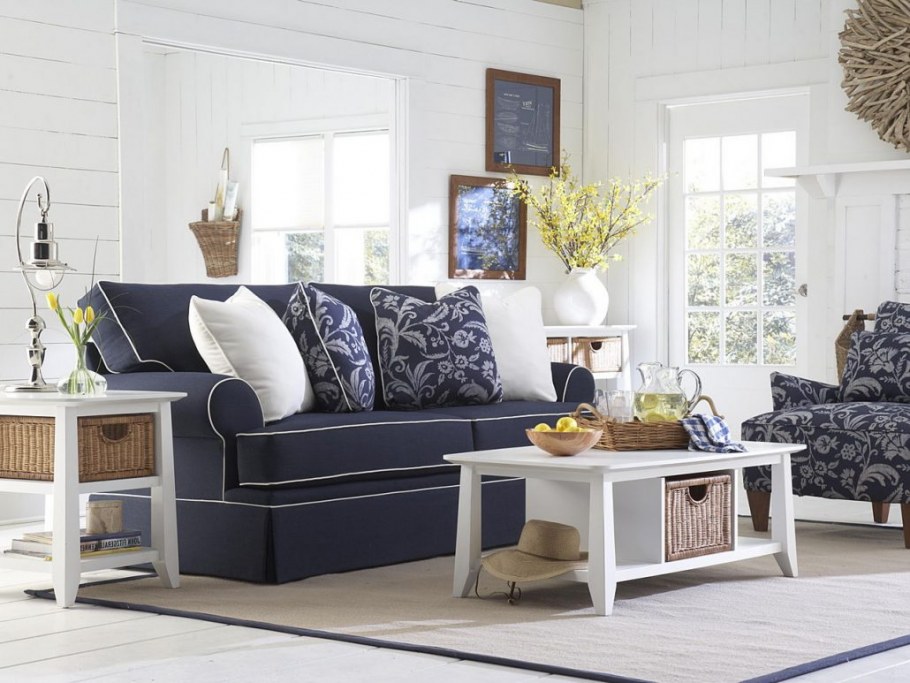 Синий угловой диван в интерьере